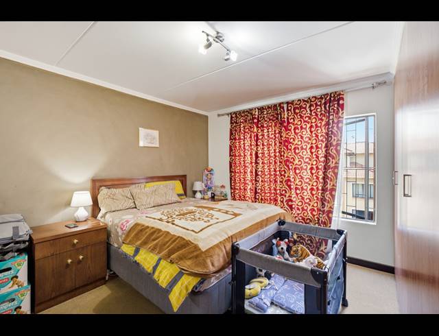 3 BEDROOM APARTMENT FOR SALE IN SUNNINGHILL